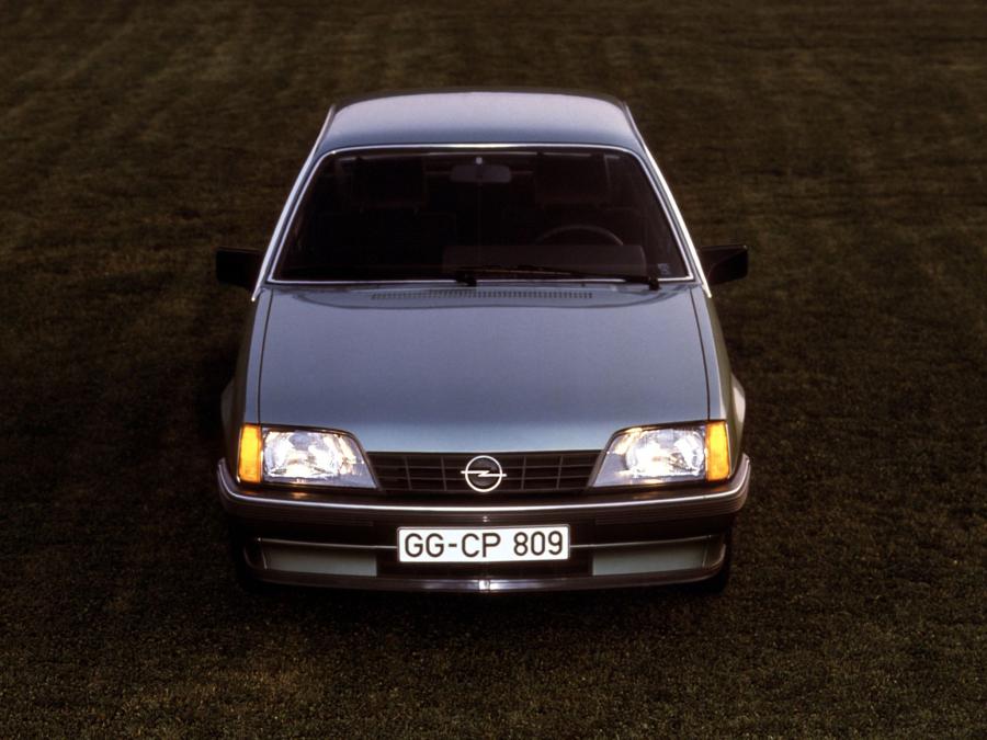  Opel Rekord 1982 года  (фото 21 из 21)